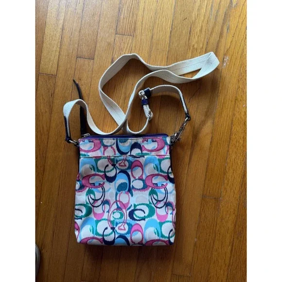 AUTHENTIC COACH IKAT SIGNATURE SWINGPACK MESSENGER CROSSBODY PASTEL‎